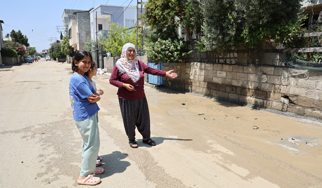 Adana'da bir mahallede aynı boru üç kere patladı vatandaş isyan etti