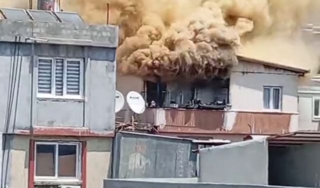 Adana’da ev yangını mahalleyi ayağa kaldırdı!