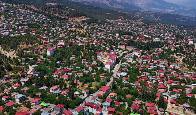 Adana'da sıcaklık 52 dereceyi bulunca vatandaş yaylalara akın etti