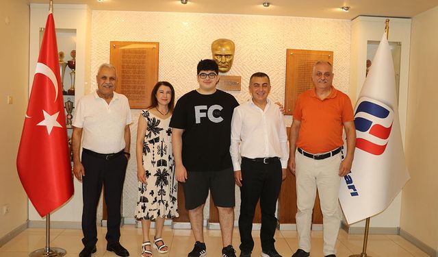 Adana’dan Bir Başarı Hikayesi: Efe Kaya Çağlar YKS'de adını zirveye yazdırdı