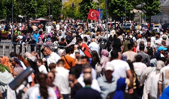 Türkiye’nin nüfusu 86 milyon 320 bini aştı: En kalabalık yaş grubu belli oldu