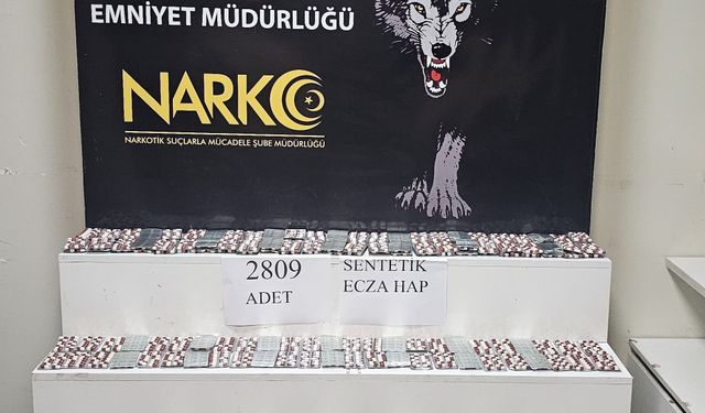Adana’da 16 yaşındaki şüpheli 2 bin 809 uyuşturucu hapla yakalandı