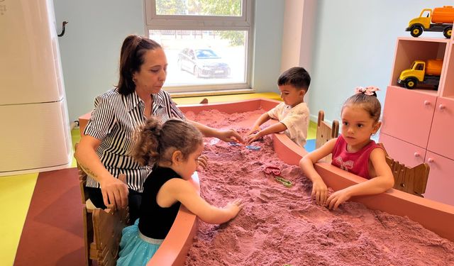 Ceyhan Belediyesi’nin oyuncak kreşi miniklerin yüzlerini güldürüyor