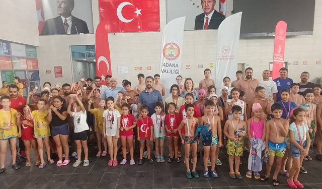 Adana’da GSB Yaz Spor Okulları dönem sonu yüzme yarışları tamamlandı