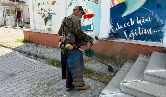 Karataş Belediyesi’nden Okullar İçin Çevre Temizliği Çalışması