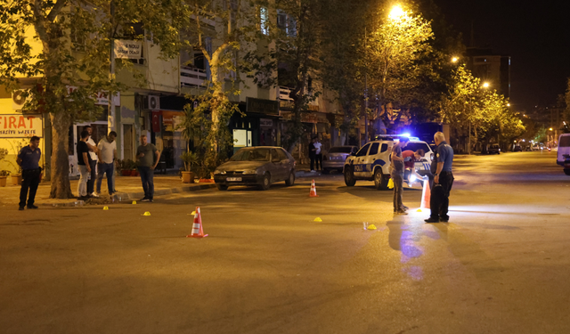 Kozan’da motosikletli iki şüpheli sokak ortasında havaya ateş açtı