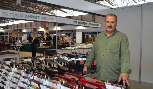 Altın işlemeli özel üretim çakılar fuarın gözdesi oldu
