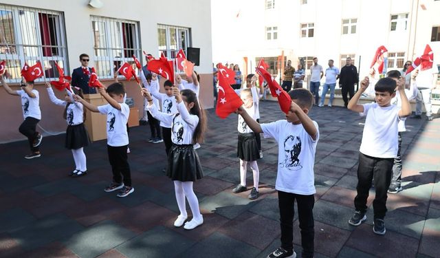 Saimbeyli’de İlköğretim Haftası Coşkusu