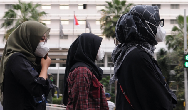 Yüzde 92’si Müslüman Ülkede Başörtüsü Yasaklandı