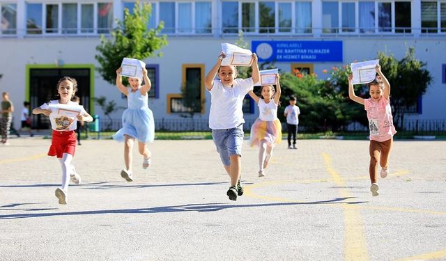 Adana'da yaklaşık 500 bin öğrenci karne heyecanı yaşıyor