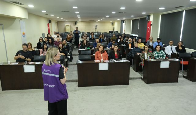 Büyükşehir’den Velilere Dijital Şiddet ve Güvenli Teknoloji Kullanımı Eğitimi