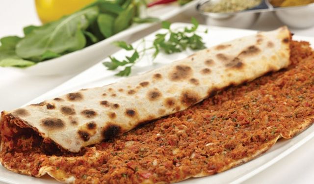 Adana’da Lahmacun Yemek Artık Cep Yakıyor!