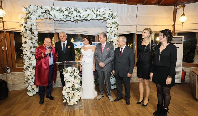 Adana Siyasetinde Mutlu Gün: Güvel Çifti Dünyaevine Girdi