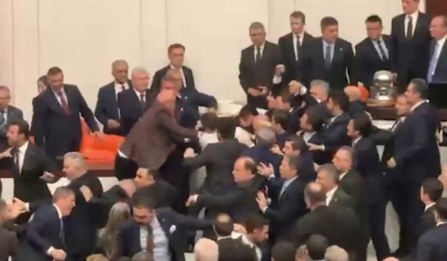 Son Dakika: TBMM'de tekmeli tokatlı kavga