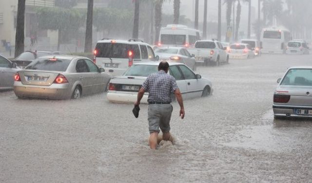 Adana’da 29 Ekim için şiddetli yağış uyarısı: Bu ilçelerde dikkat