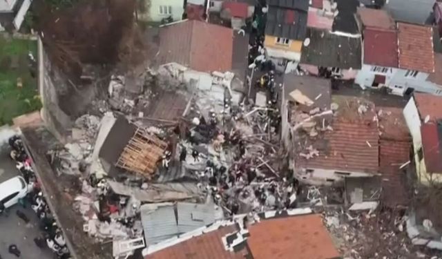 Bayramın son günü kabusa döndü: Fatih'te 2 bina çöktü