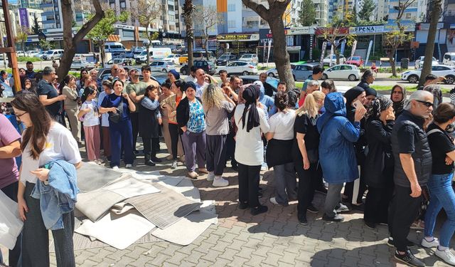 Adana’da 100 TL’lik indirim izdihama yol açtı: Fenalaşanlar oldu