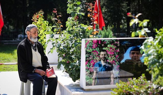 Adana’da arife günü şehitliklere ziyaretçi akını
