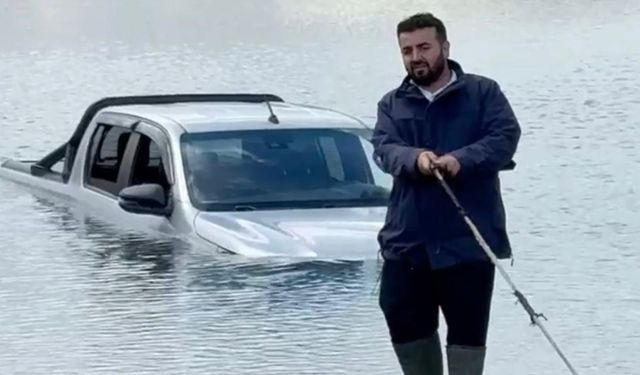 Göletten geçmek istedi, arazi aracı sulara gömüldü