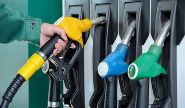 Motorinde artış, benzinde indirim: Gece yarısı tabelalar değişti