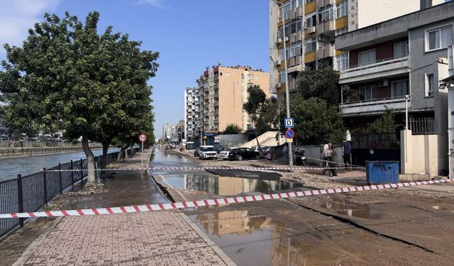 Adana'da içme suyu hattı patladı: Seyhan'da cadde ulaşıma kapatıldı