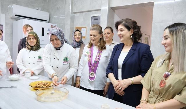 Adana'da kadın emeğine anlamlı ziyaret