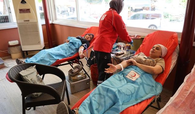 Adana'da “Birbirimize Candan Bağlıyız” kampanyasına yoğun ilgi
