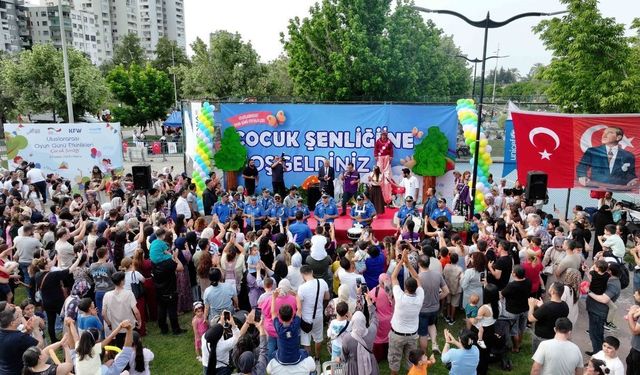 Adana’da Çocuk Şenliği renkli görüntülere sahne oldu