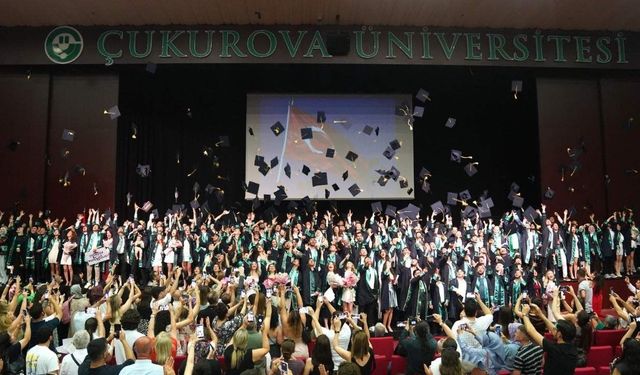 Çukurova Üniversitesi genç mühendislerini uğurladı