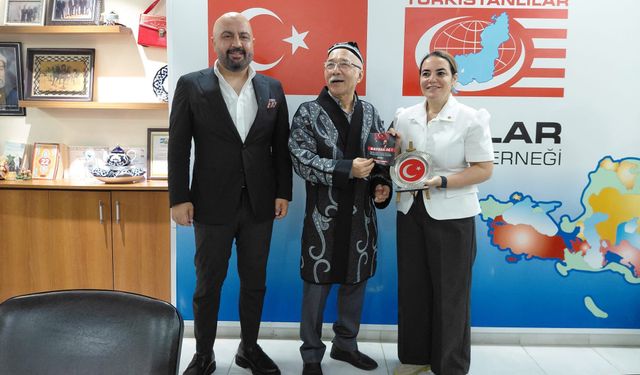 İYİ Parti Adana Teşkilatı Türkistanlılar Derneği'ni ziyaret etti