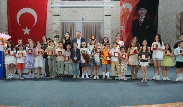 Minik ressamların eserleri sanatseverlerle buluştu