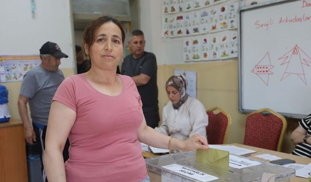 Muhtarını seçmek için sandık başına gittiler! 5 mahallede oy kullanılıyor