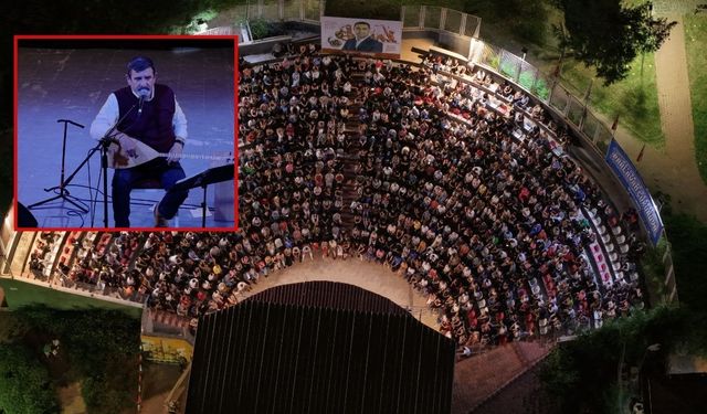 Nurettin Rençber Adana’da binlerce kişiye türkü dolu gece yaşattı