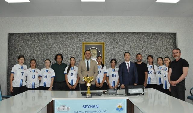 Seyhan’da spor ve sanatın yıldızları  Müdür Murat Çelik ile buluştu