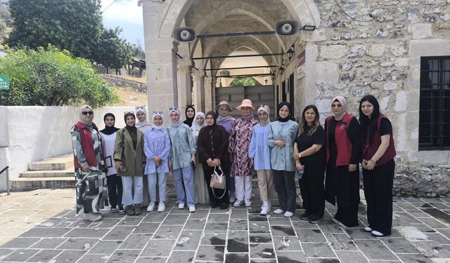 Yüreğirli gençlerden Tarsus’a kültürel yolculuk