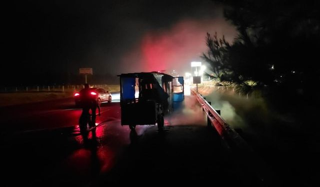 Adana'da Seyir Halindeki Elektrikli Motosiklet Alev Alev Yandı