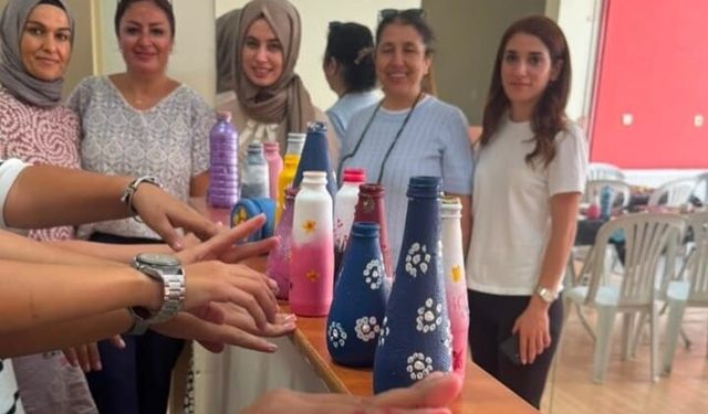 Adana'dan anlamlı atölye: Atık şişeler çiçek vazosuna dönüştü