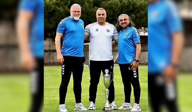 Adanalı efsane hoca Alper Yeşil, Burhaniye Belediye ile yolları ayırdı