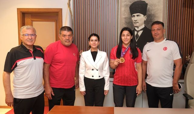 Balkan Şampiyonu Elif Şevval Kurt'tan Ceyhan Belediyesi'ne ziyaret