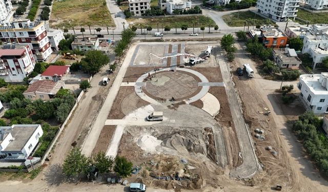 Ceyhan'ın yeni meydanında çalışmalar hız kesmeden sürüyor