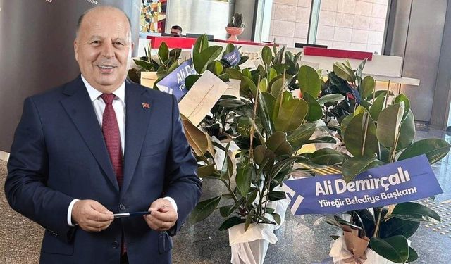 CHP Genel Merkezi'nde Ali Demirçalı detayı! Çiçekler ilgi odağı oldu