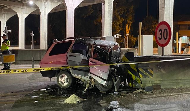 Adana’da gişelerde feci kaza!Genç sürücü kurtarılamadı