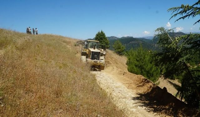 Feke'de ulaşımı kolaylaştıracak yol çalışmaları sürüyor