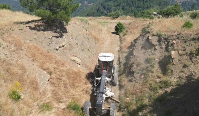Feke'de yol çalışmaları hız kazandı