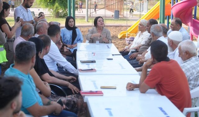 Hasibe Akkan mahalle muhtarları ve vatandaşlarla buluştu