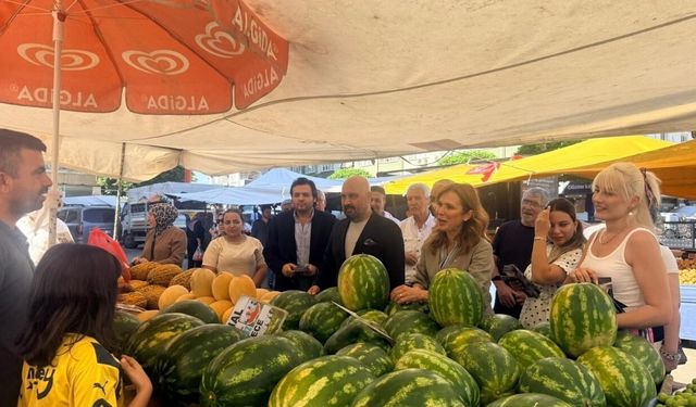 İYİ Parti Adana İl Başkanlığı'ndan Seyhan'da pazar ziyareti