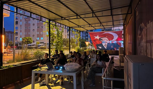 Kozan'da gençlerin Sinema keyfi: Yaz kulübü etkinlikleri başladı
