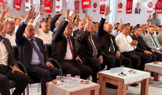 MHP Yumurtalık'ta güven tazeledi! Aydın Kütükoğlu yeniden ilçe başkanı seçildi