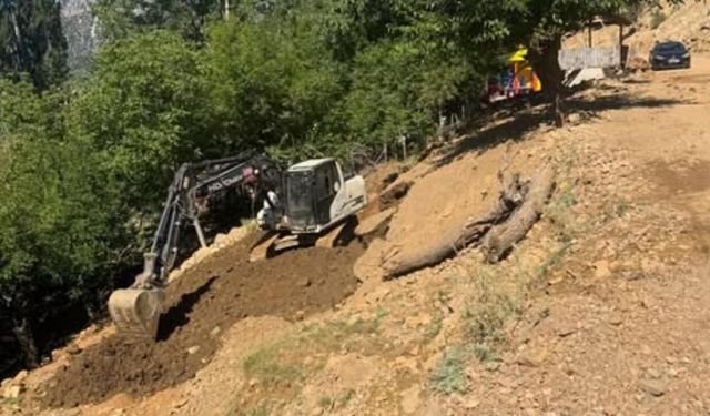 Saimbeyli Belediyesi Mahmutlu ve Kızılağaç'ta çalışmalarını sürdürüyor