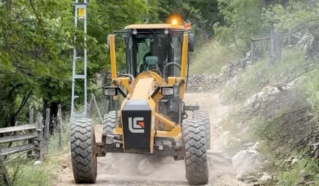 Saimbeyli'de yol çalışmaları aralıksız sürüyor